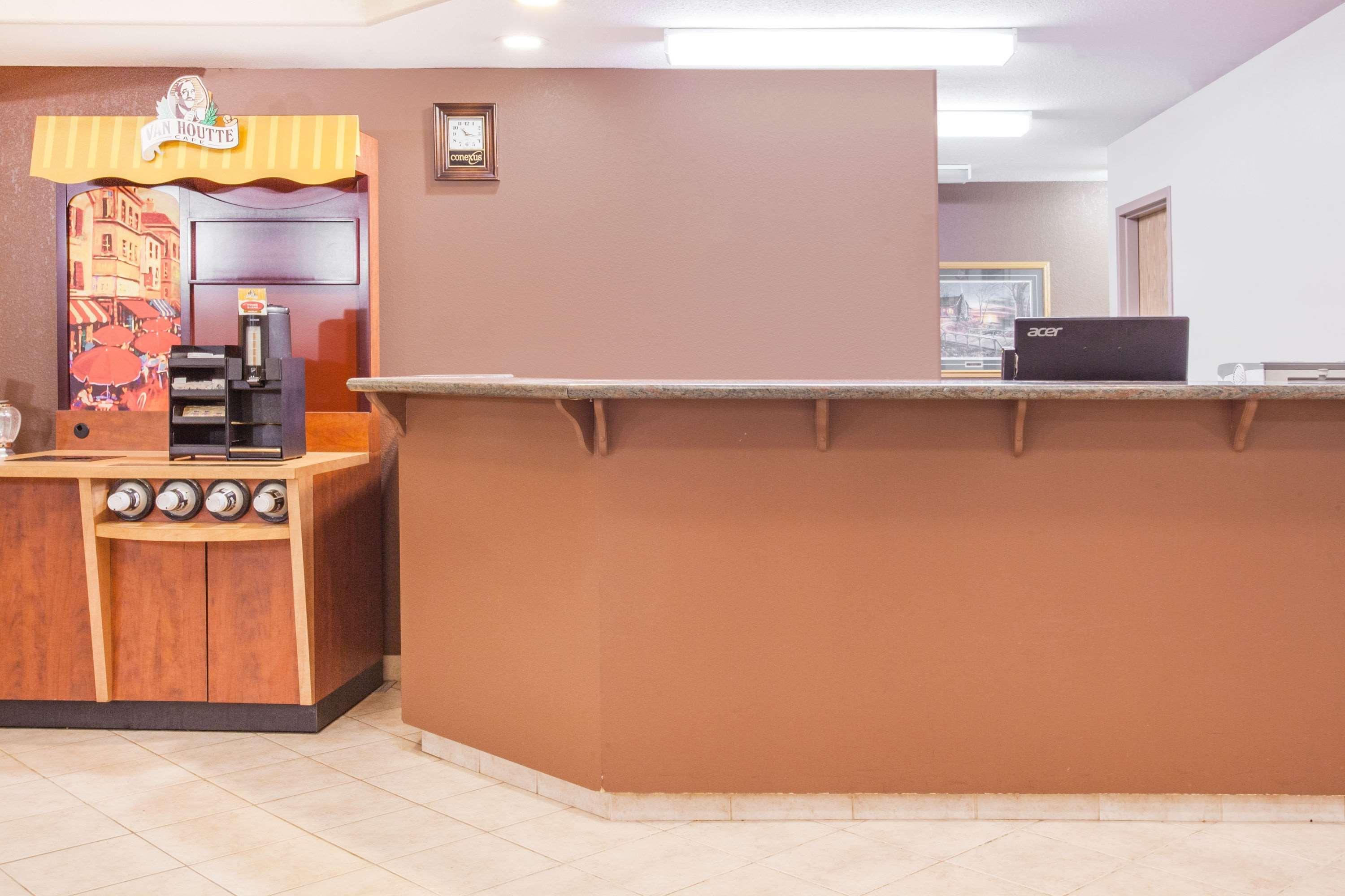 Super 8 By Wyndham Meadow Lake Exterior photo