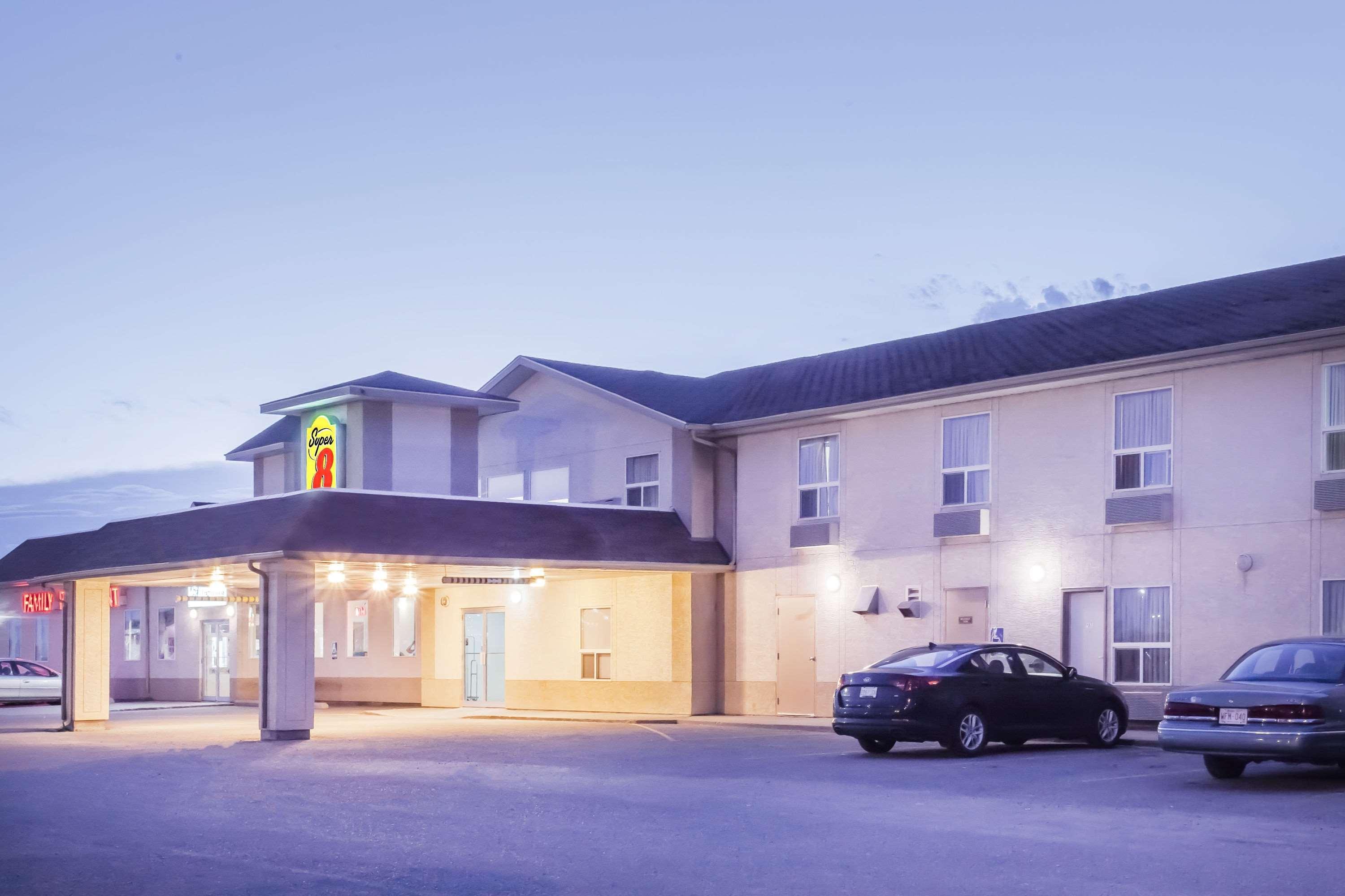 Super 8 By Wyndham Meadow Lake Exterior photo